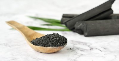 Čierne uhlie ako skvelá alternatíva v kozmetike. Aké prináša výhody?